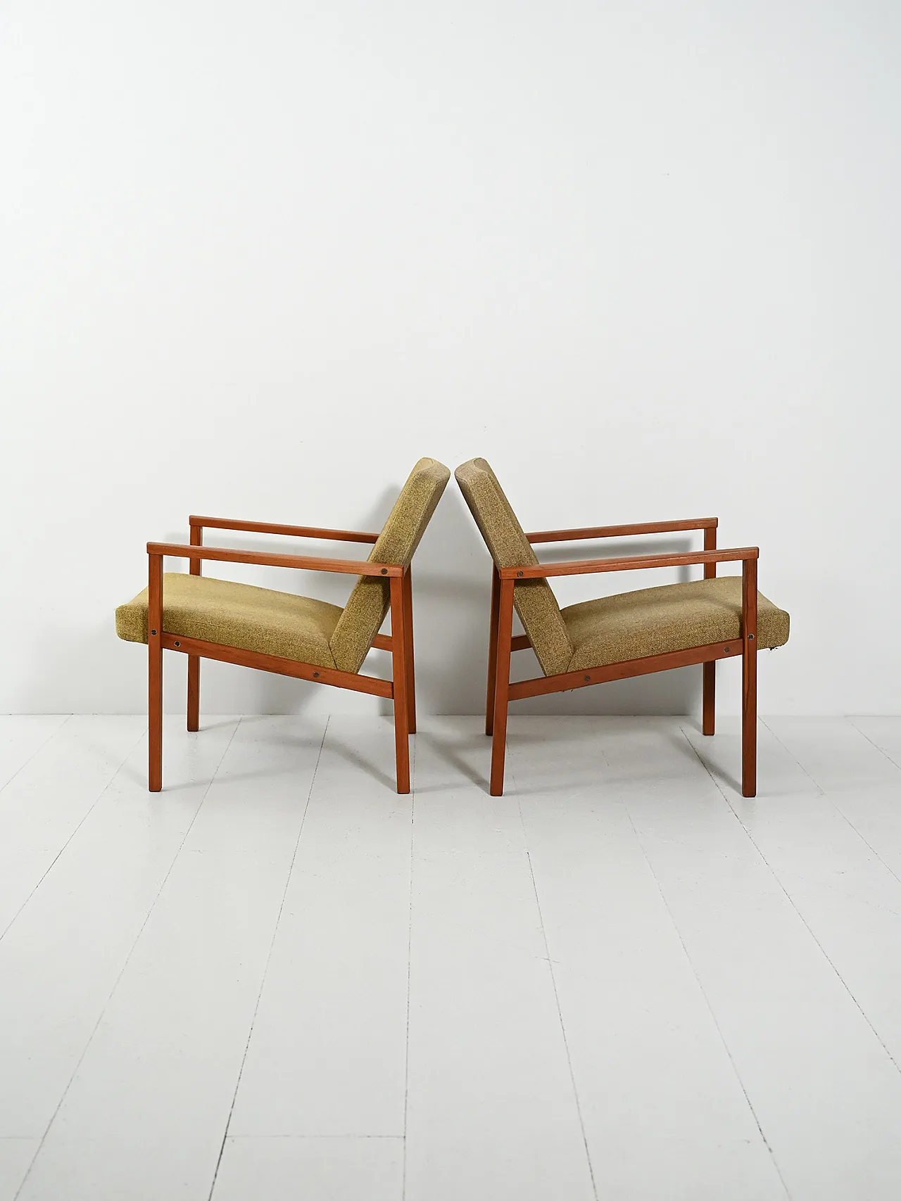 Coppia di poltrone danesi in teak con tappezzeria verde 5