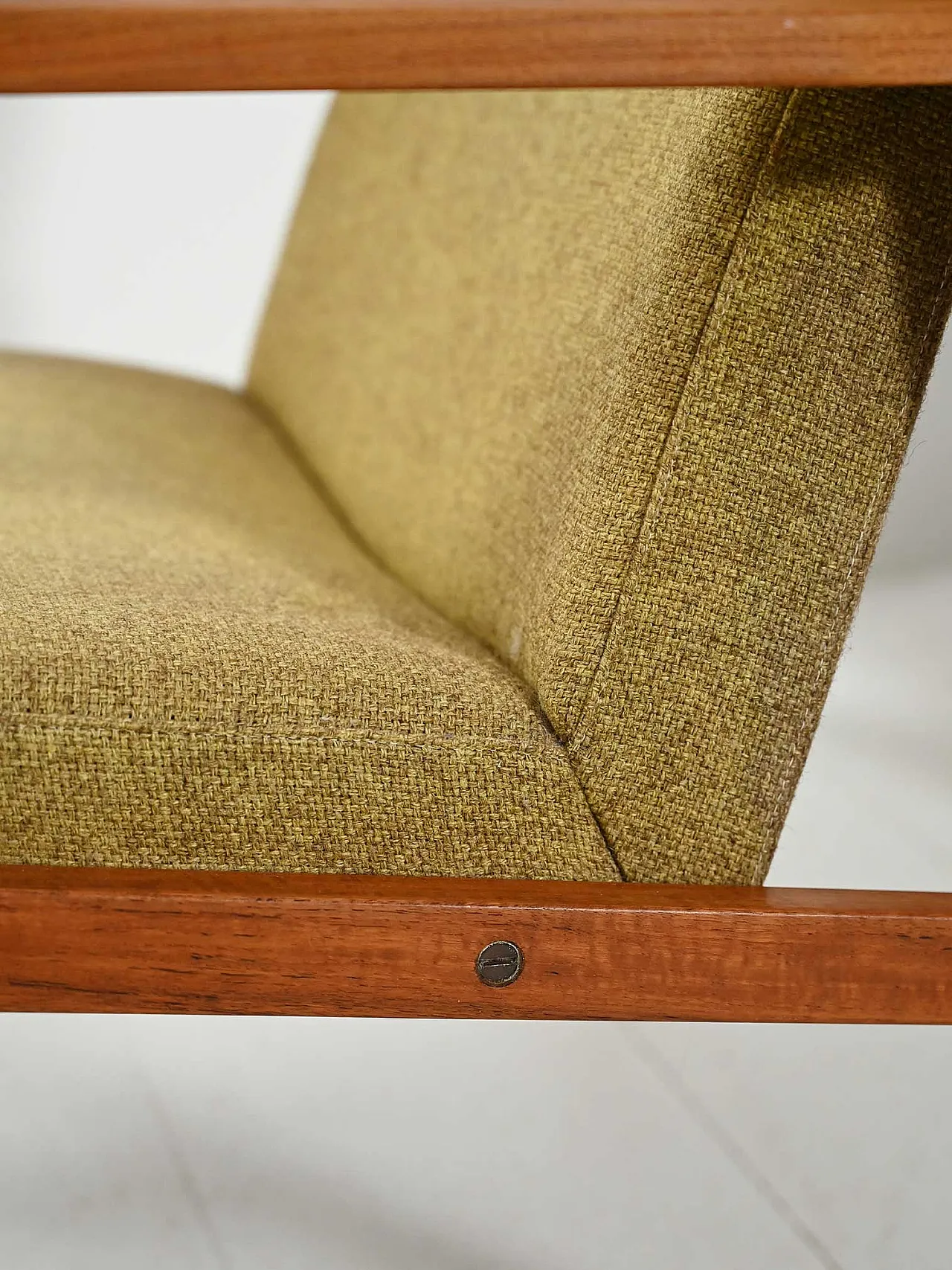 Coppia di poltrone danesi in teak con tappezzeria verde 7