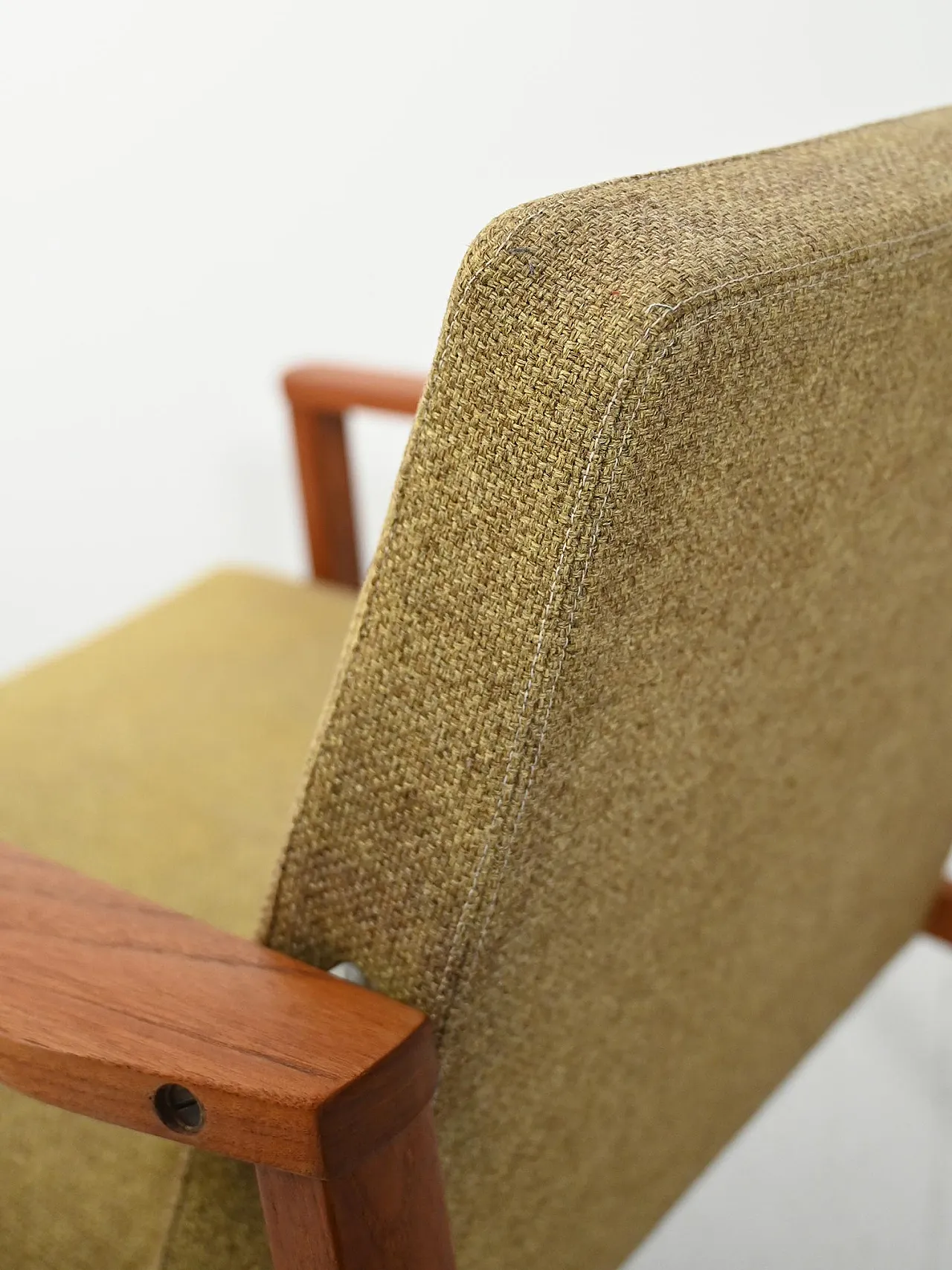 Coppia di poltrone danesi in teak con tappezzeria verde 12