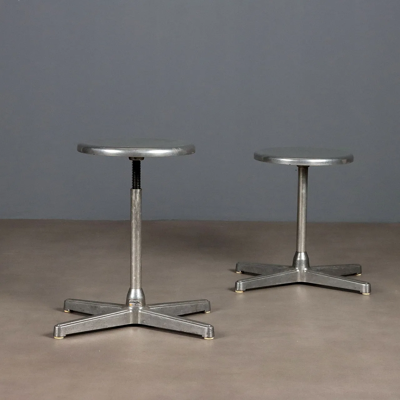 Pair of metal stools with adjustable seats, 20th century 1
