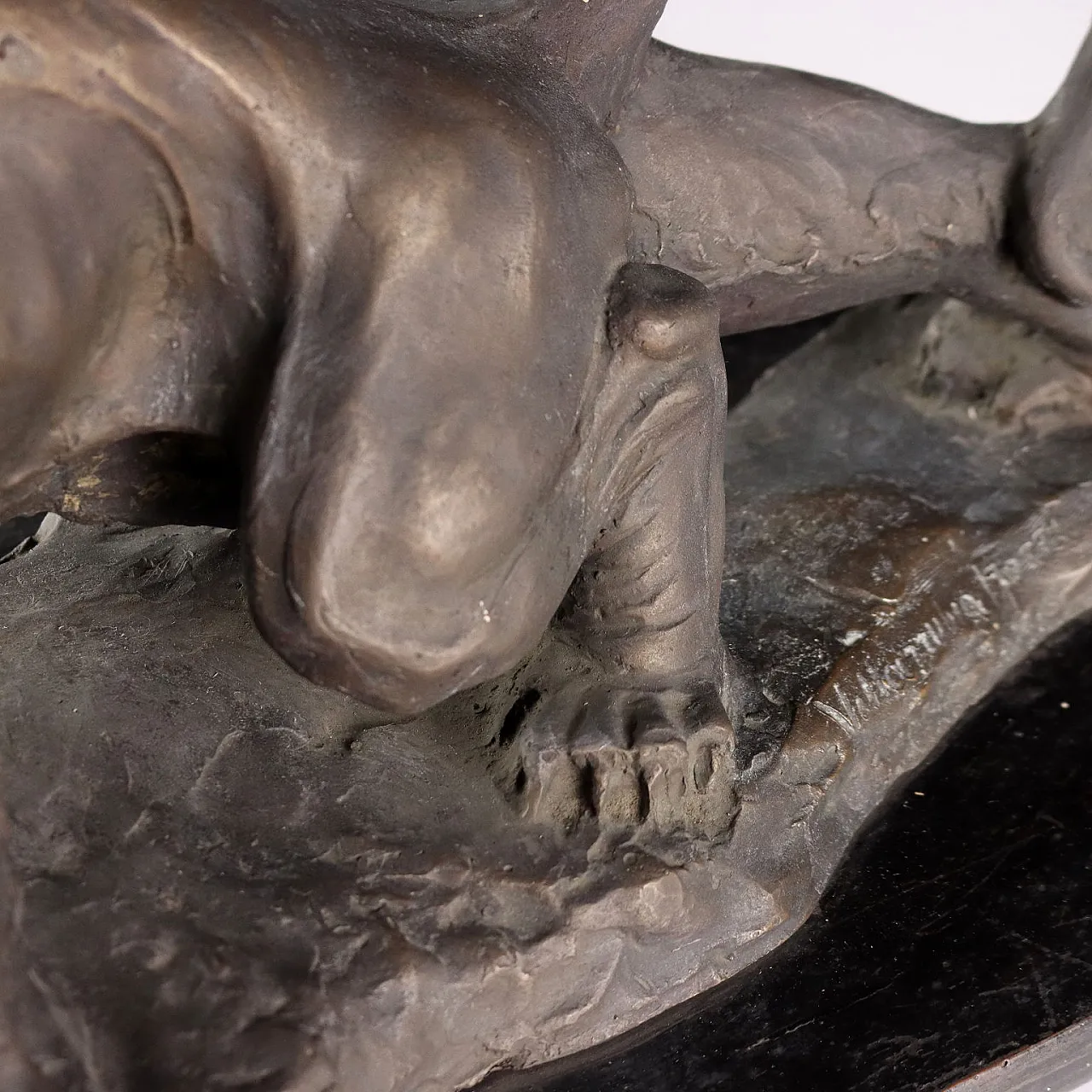 Scultura felino ruggente di Villarrubia in bronzo e legno, '900 4