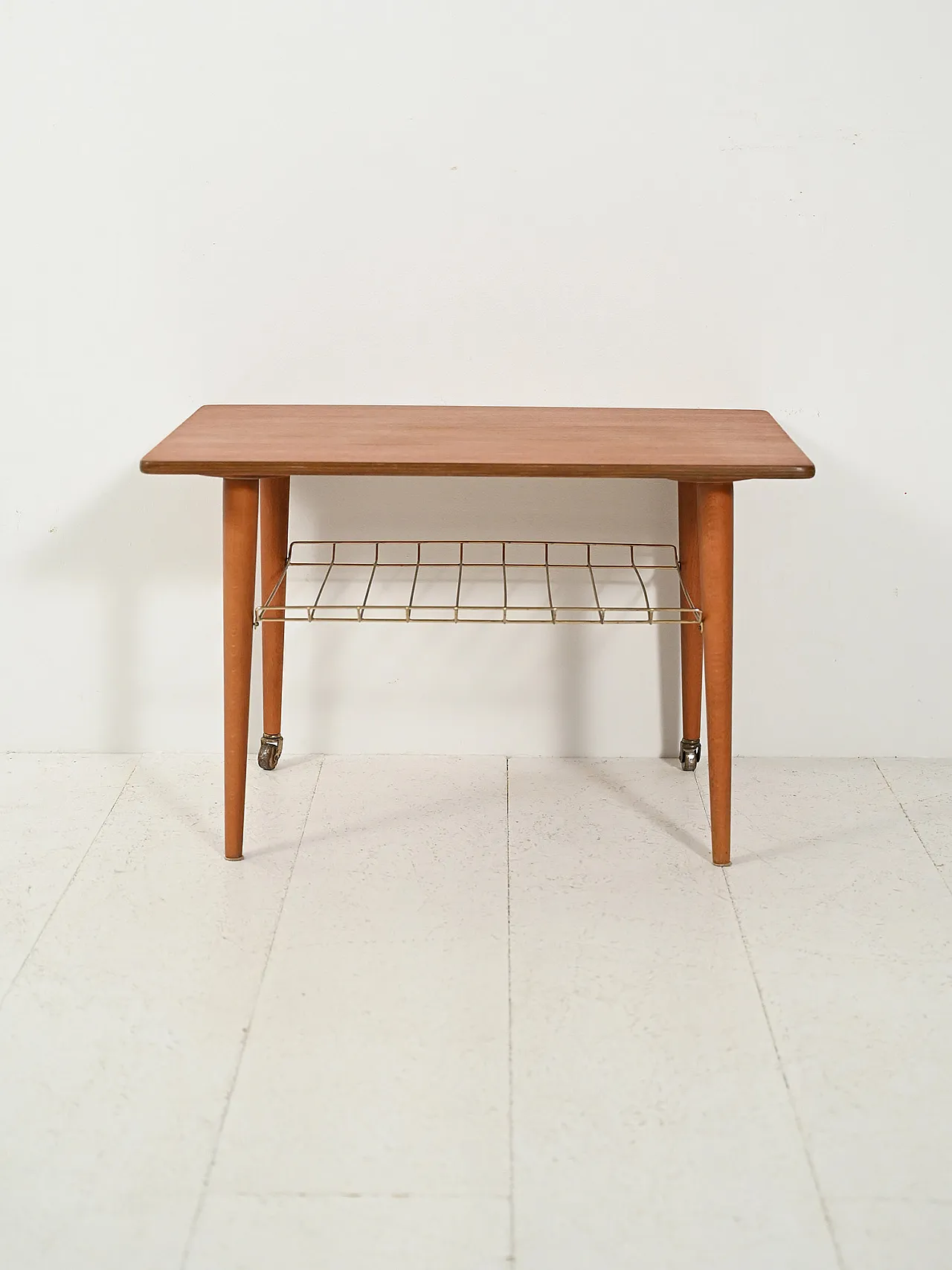 Coffee table scandinavo con mensola in ottone 4