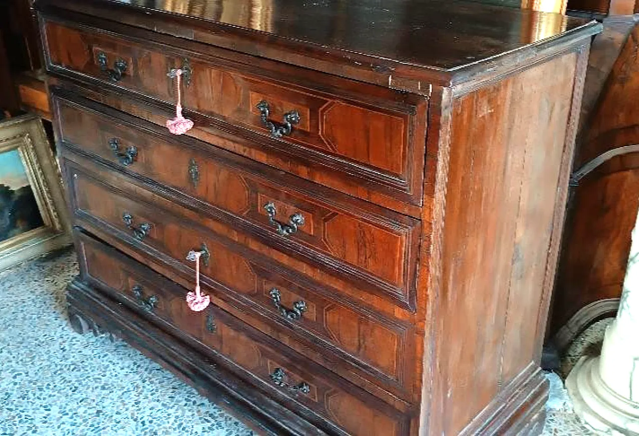 Cassettone in listra e massello di noce con intarsi geometrici, '600 4
