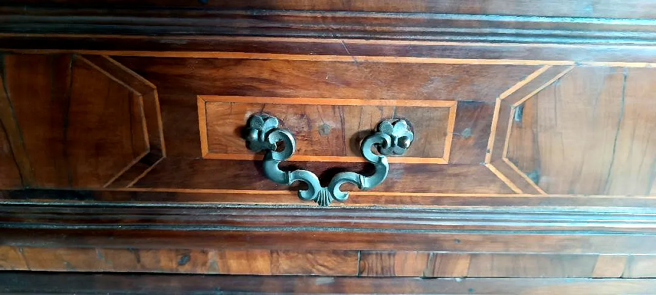 Cassettone in listra e massello di noce con intarsi geometrici, '600 8