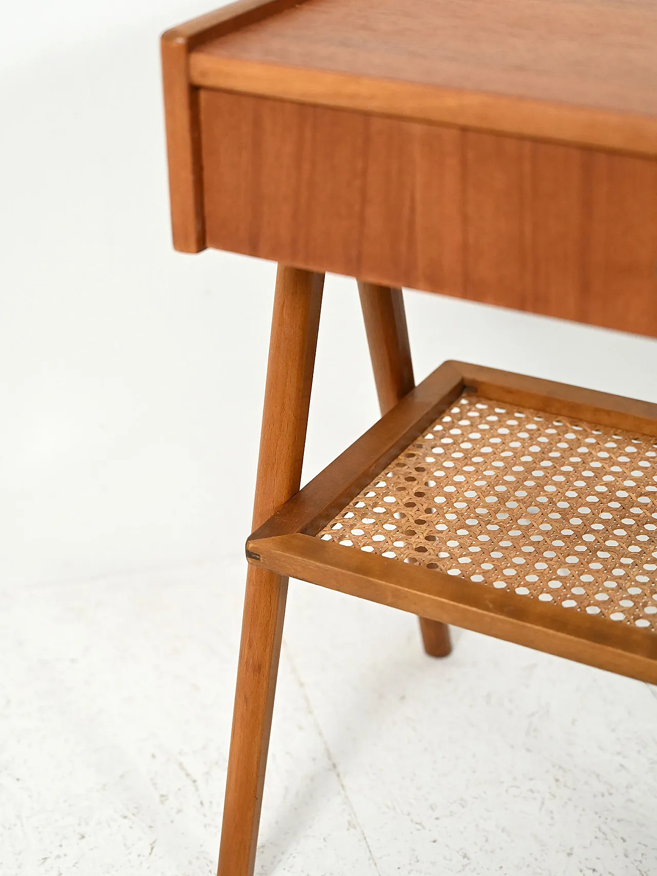 Comodino scandinavo anni 50 in teak con paglia di Vienna 8