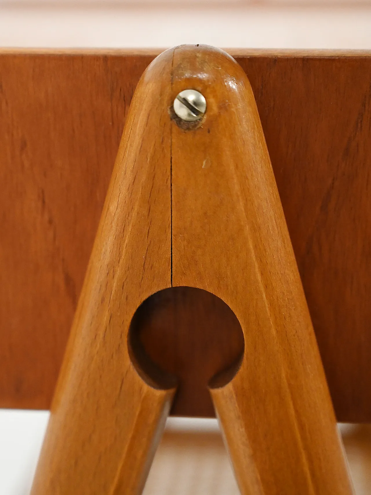 Comodino scandinavo anni 50 in teak con paglia di Vienna 9