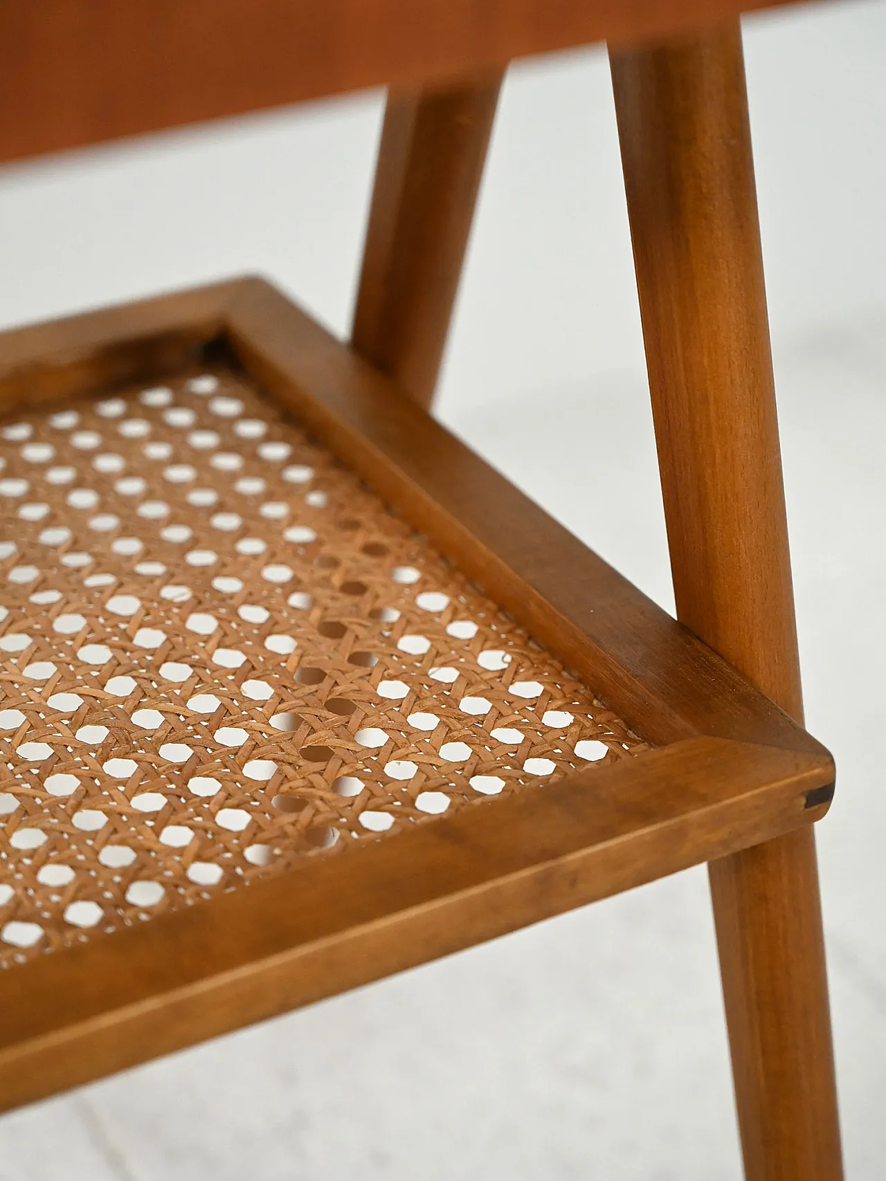 Comodino scandinavo anni 50 in teak con paglia di Vienna 10