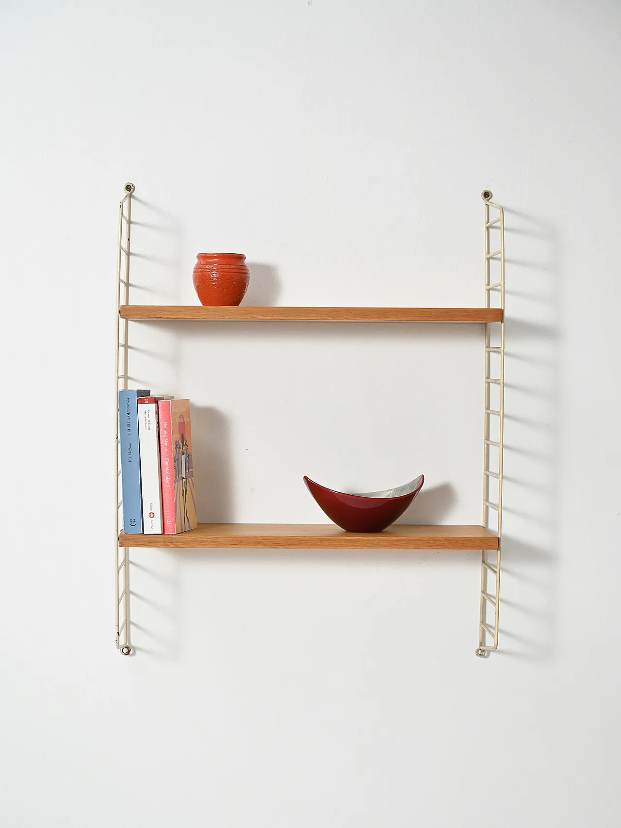 Sistema di mensole a muro scandinavo “Hylla” anni Sessanta 1