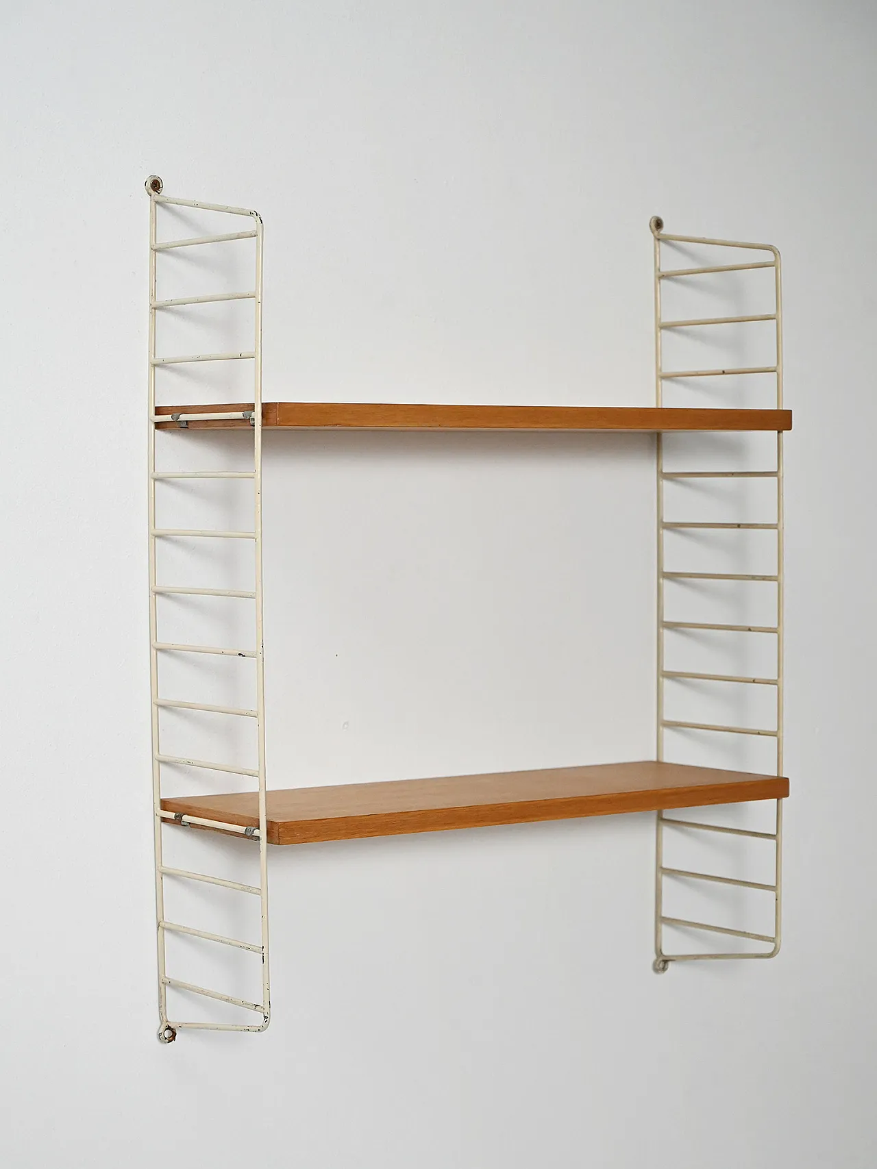 Sistema di mensole a muro scandinavo “Hylla” anni Sessanta 3