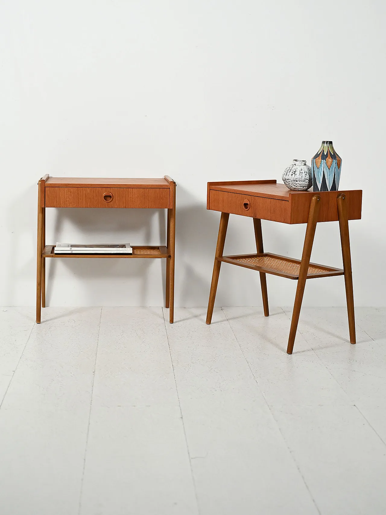 Coppia di comodini scandinavi in teak con paglia di Vienna, anni '50 1