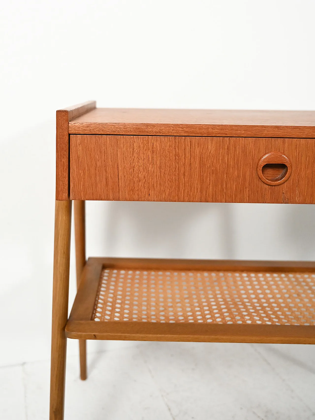 Coppia di comodini scandinavi in teak con paglia di Vienna, anni '50 5