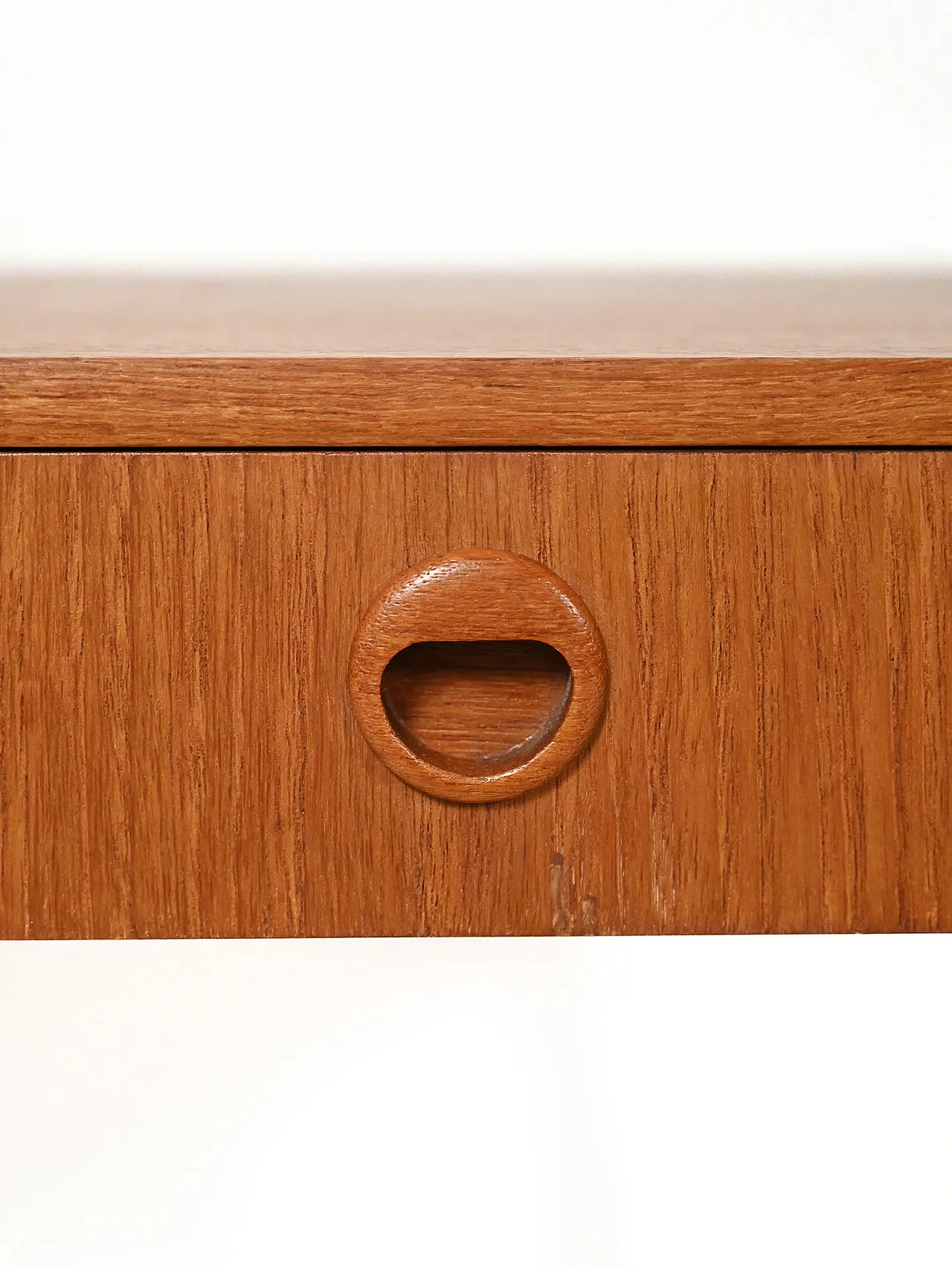 Coppia di comodini scandinavi in teak con paglia di Vienna, anni '50 6