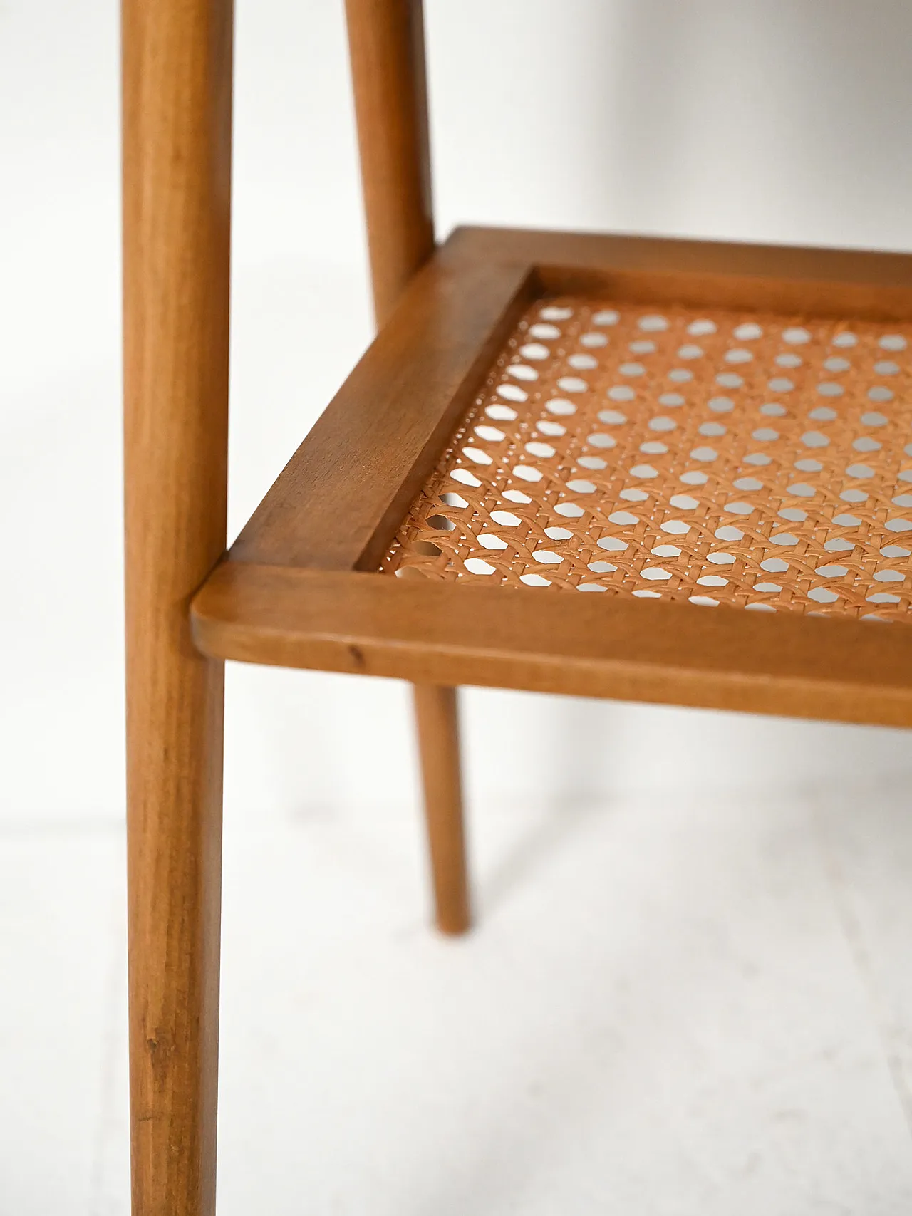 Coppia di comodini scandinavi in teak con paglia di Vienna, anni '50 7