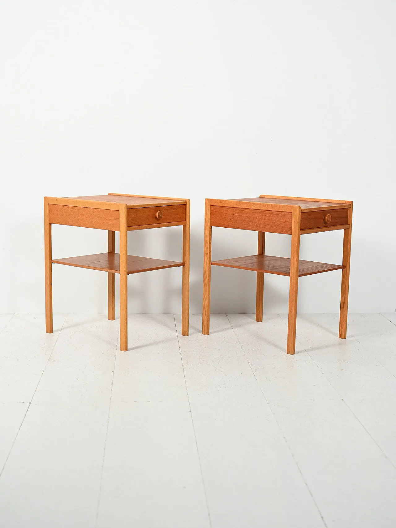 Coppia di comodini scandinavi in teak con maniglia scolpita, anni '60 4