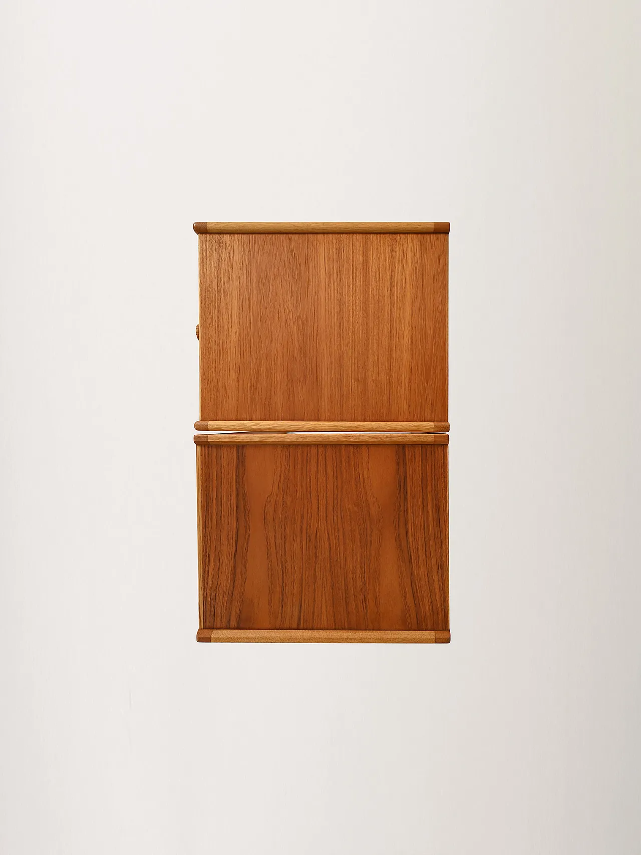 Coppia di comodini scandinavi in teak con maniglia scolpita, anni '60 12
