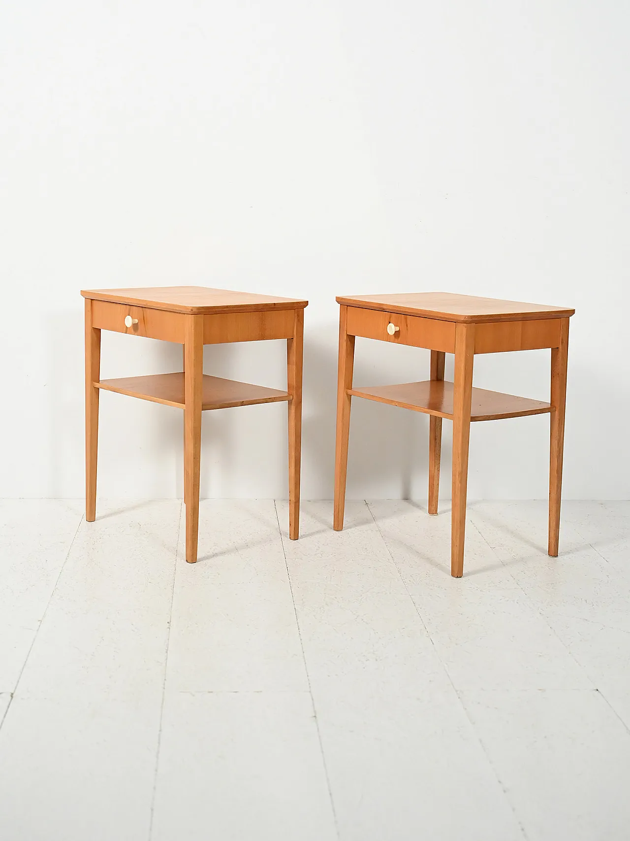Coppia di comodini scandinavi in faggio, anni '50 3