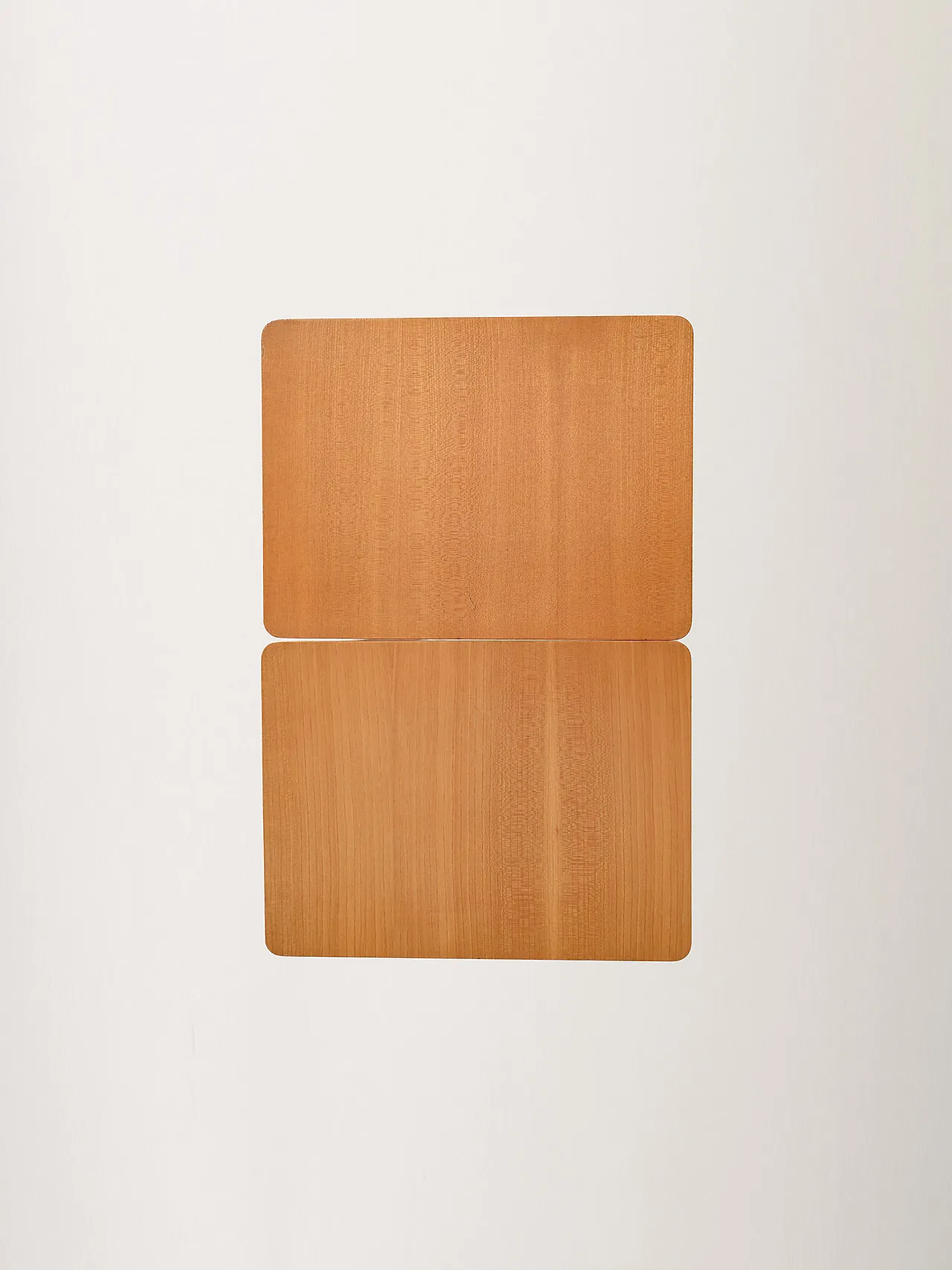 Coppia di comodini scandinavi in faggio, anni '50 7