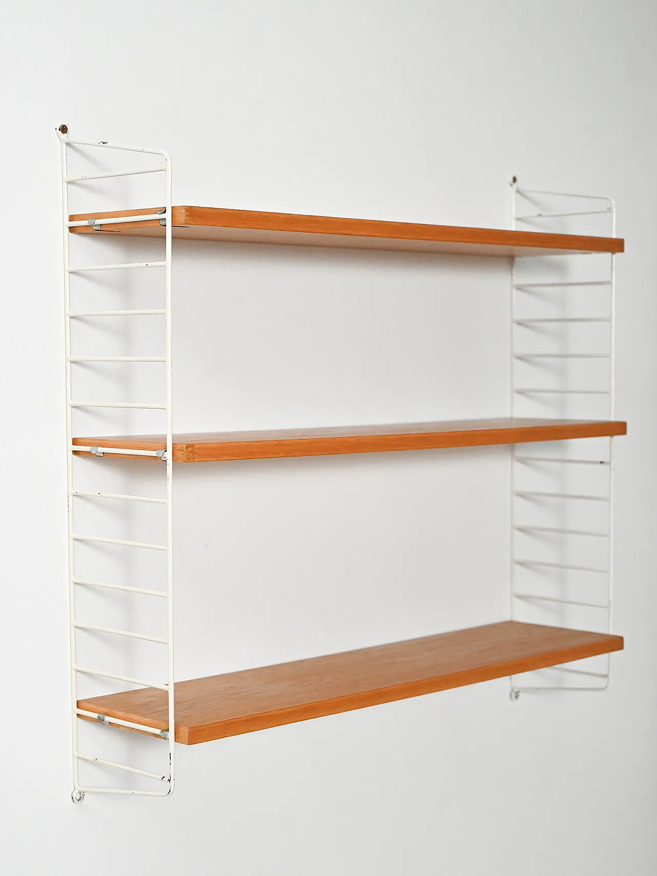 Sistema di mensole a muro scandinavo “Hylla” anni Sessanta 3