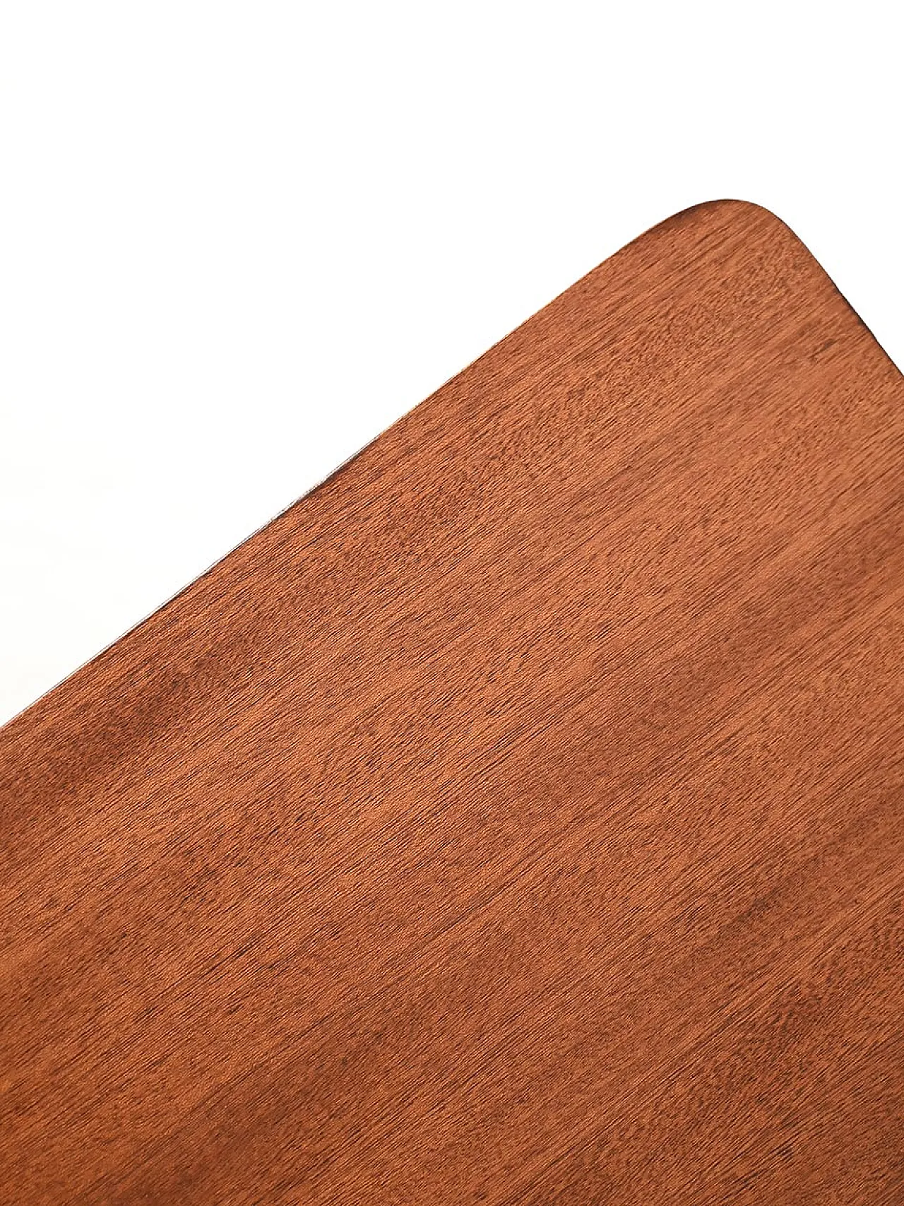 Scrivania scandinava in mogano con maniglie in ottone 8