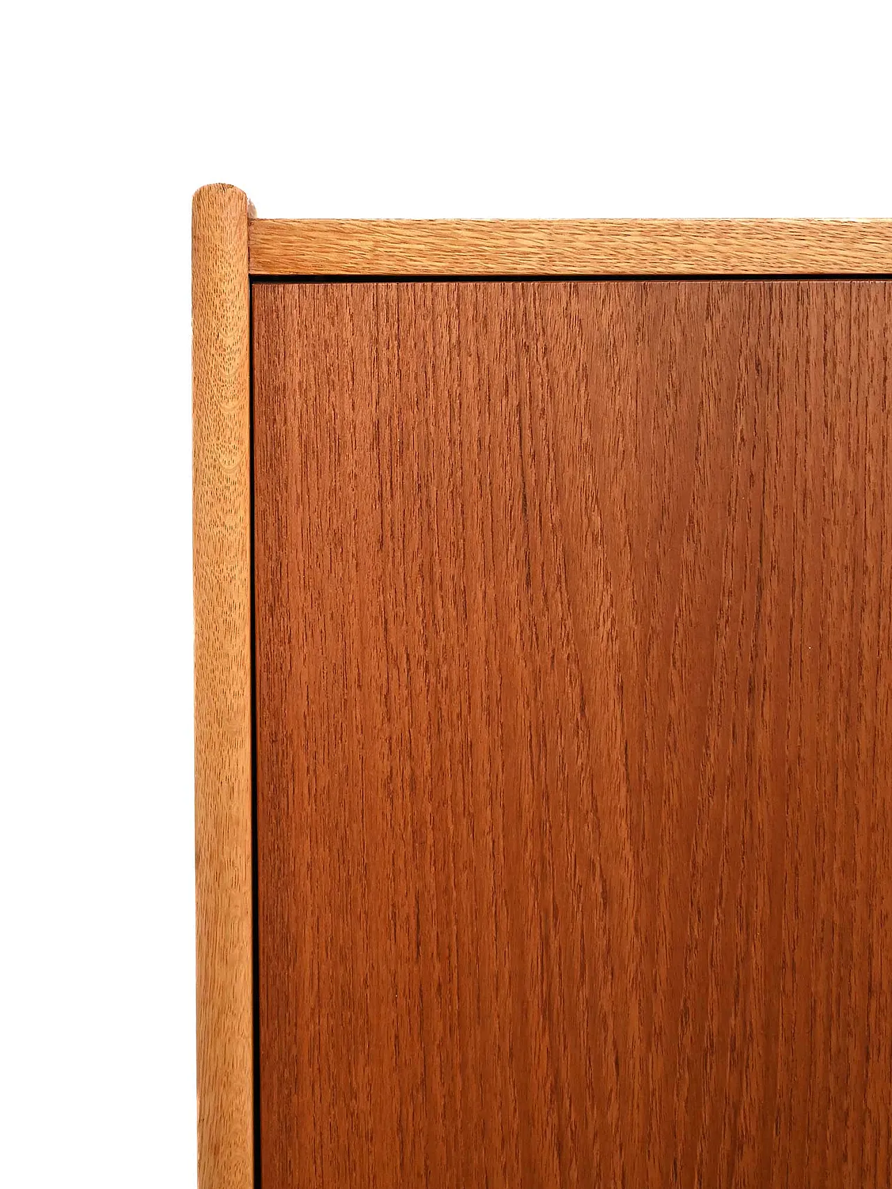 Sideboard scandinavo anni 60 dalle linee eleganti 6
