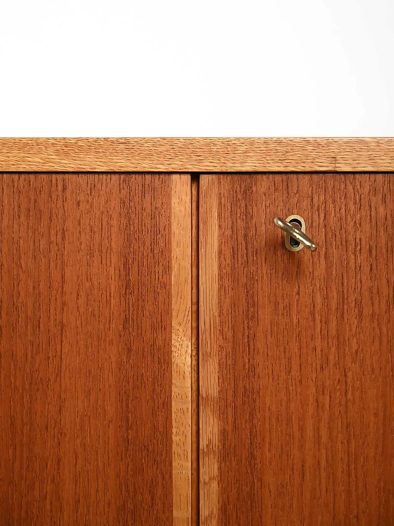 Sideboard scandinavo anni 60 dalle linee eleganti 7