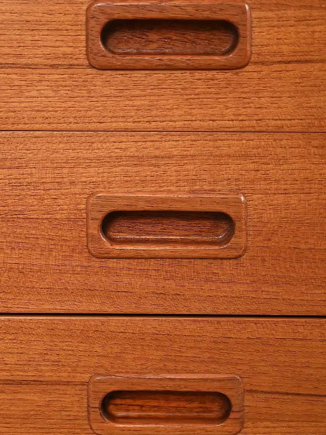 Sideboard scandinavo anni 60 dalle linee eleganti 9