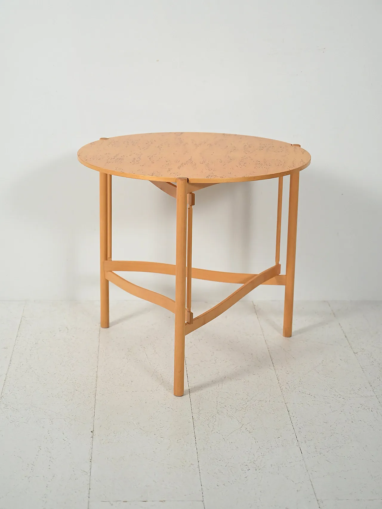 Coffee table scandinavo rotondo in betulla di Karl Andersson & Söner 2