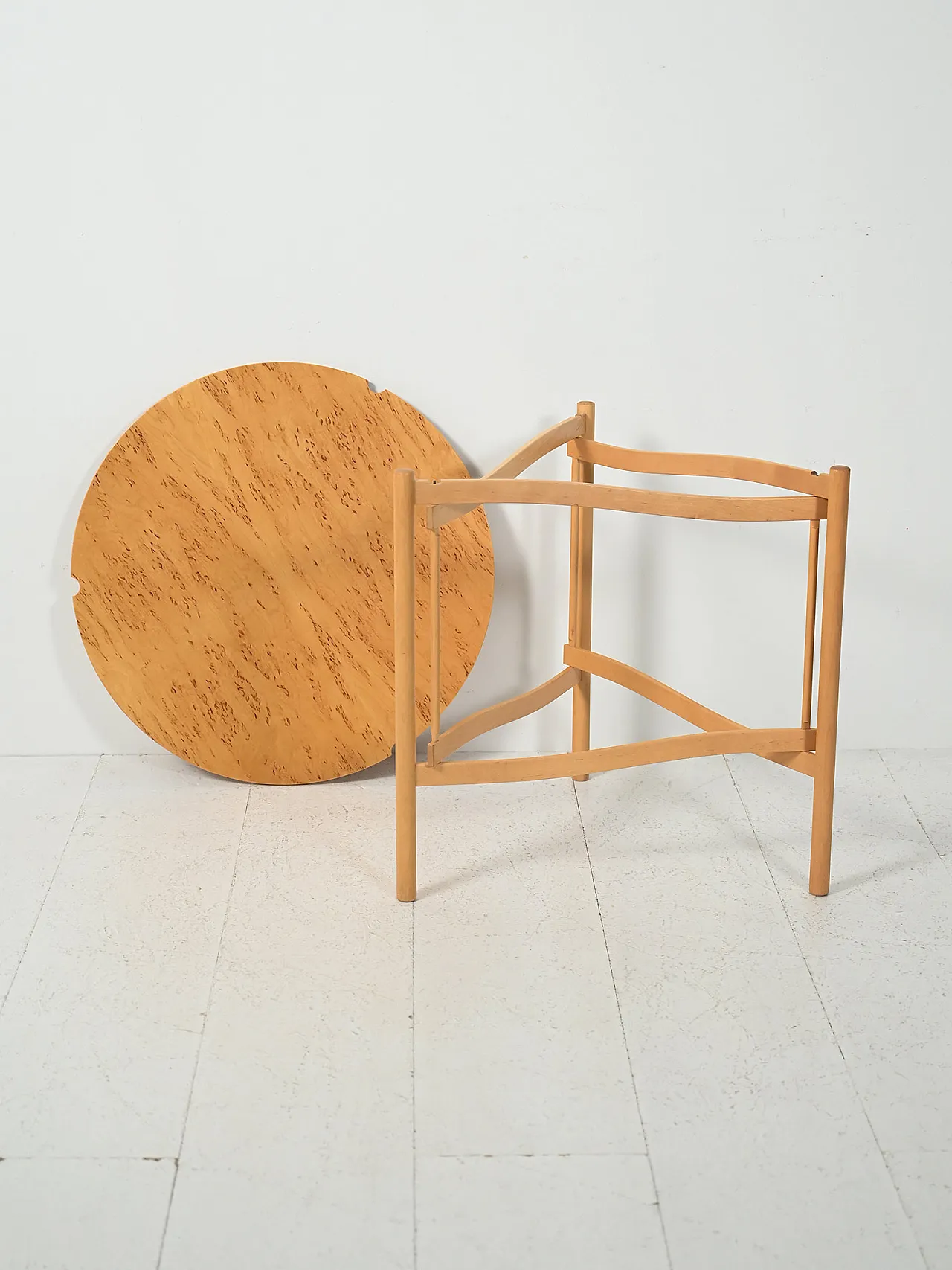 Coffee table scandinavo rotondo in betulla di Karl Andersson & Söner 4