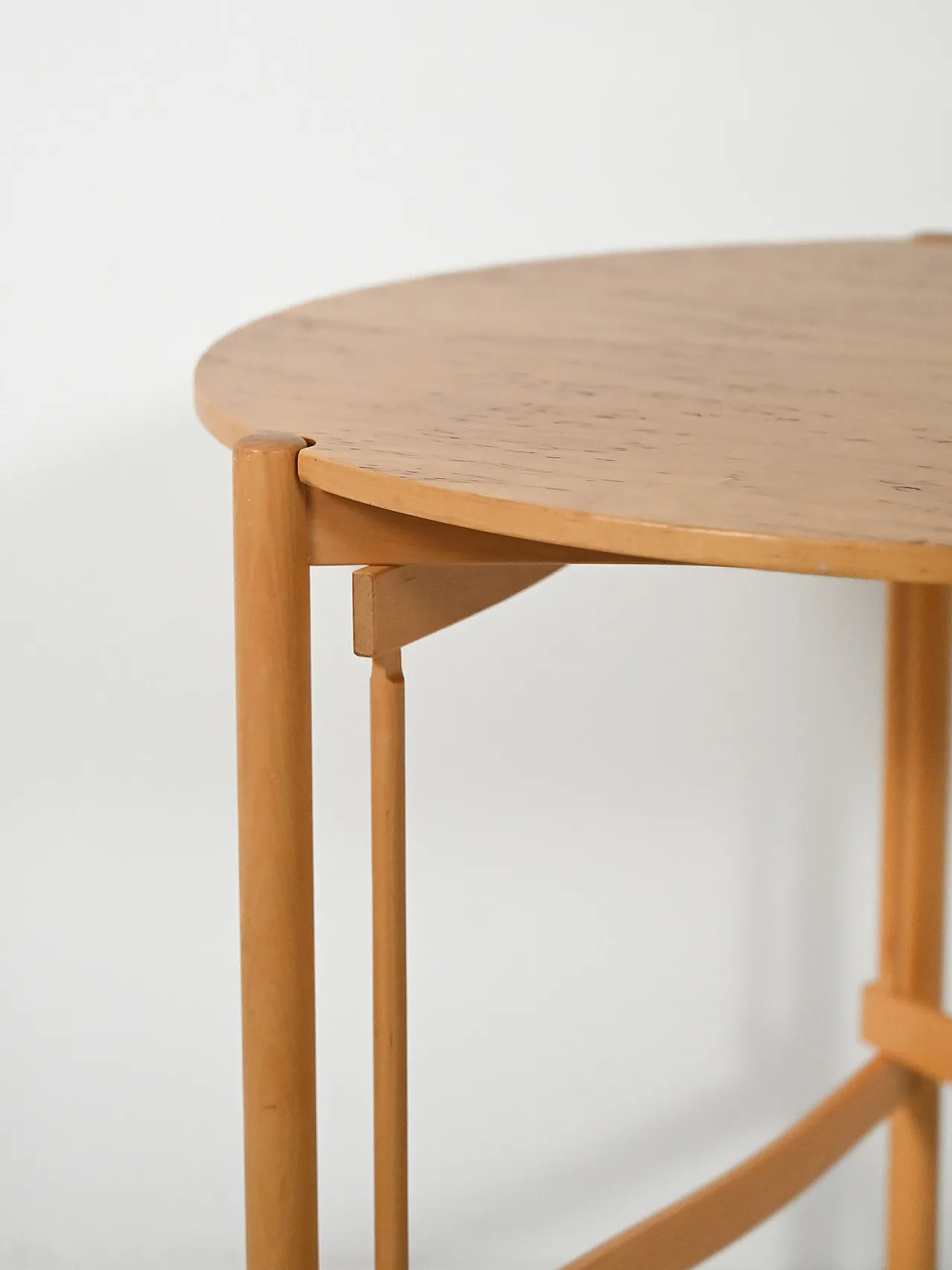 Coffee table scandinavo rotondo in betulla di Karl Andersson & Söner 5