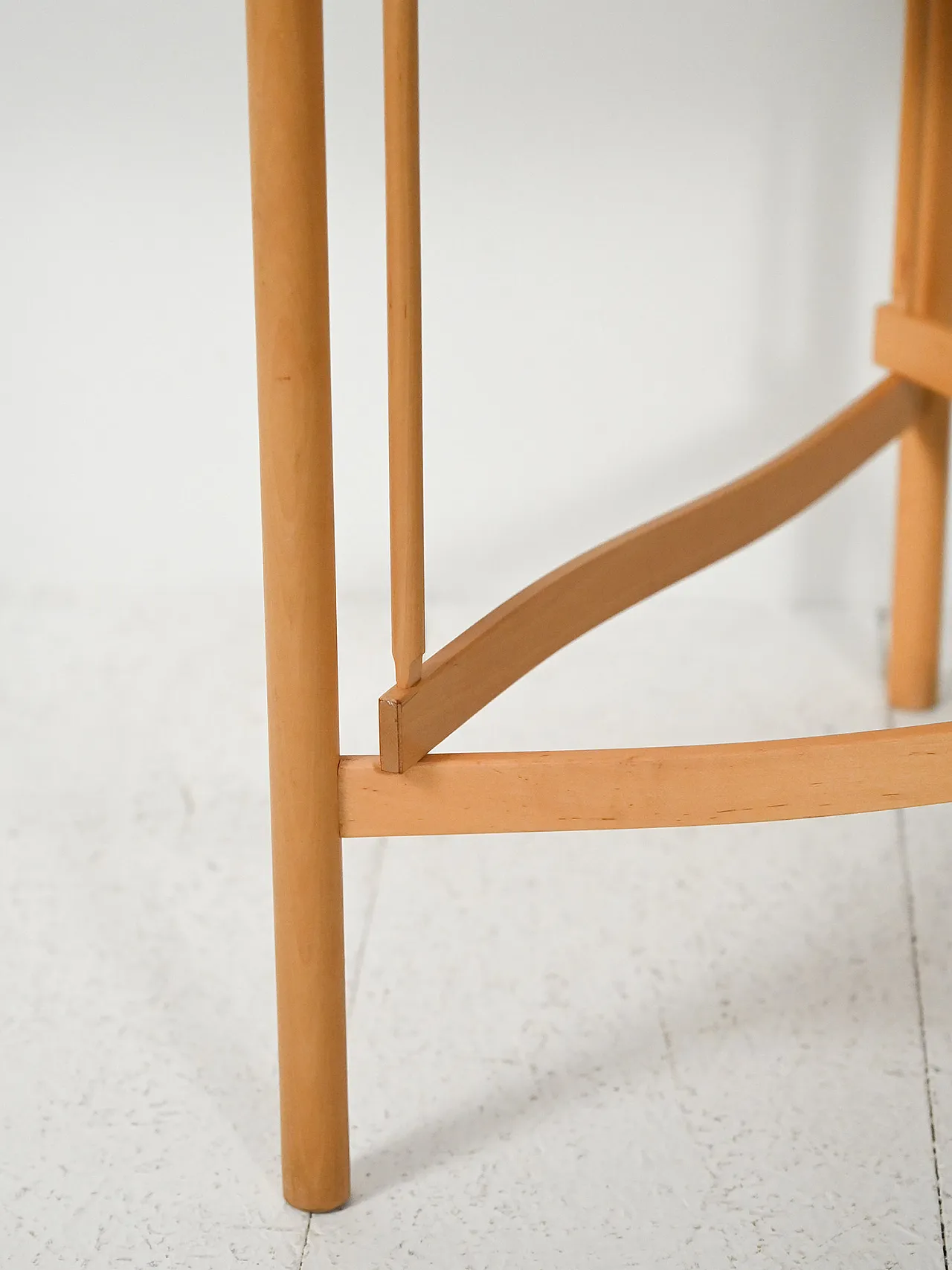 Coffee table scandinavo rotondo in betulla di Karl Andersson & Söner 7