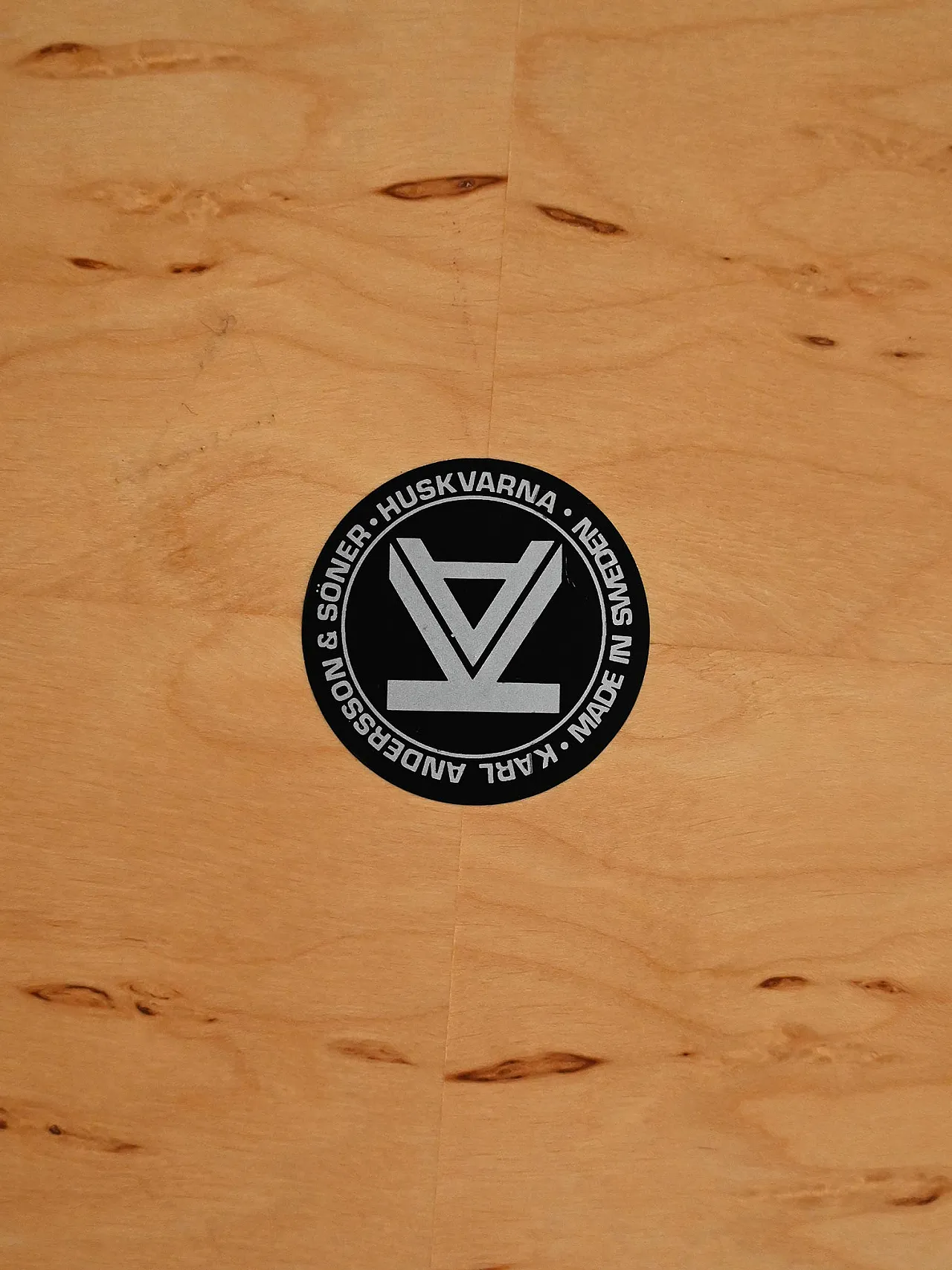 Coffee table scandinavo rotondo in betulla di Karl Andersson & Söner 11