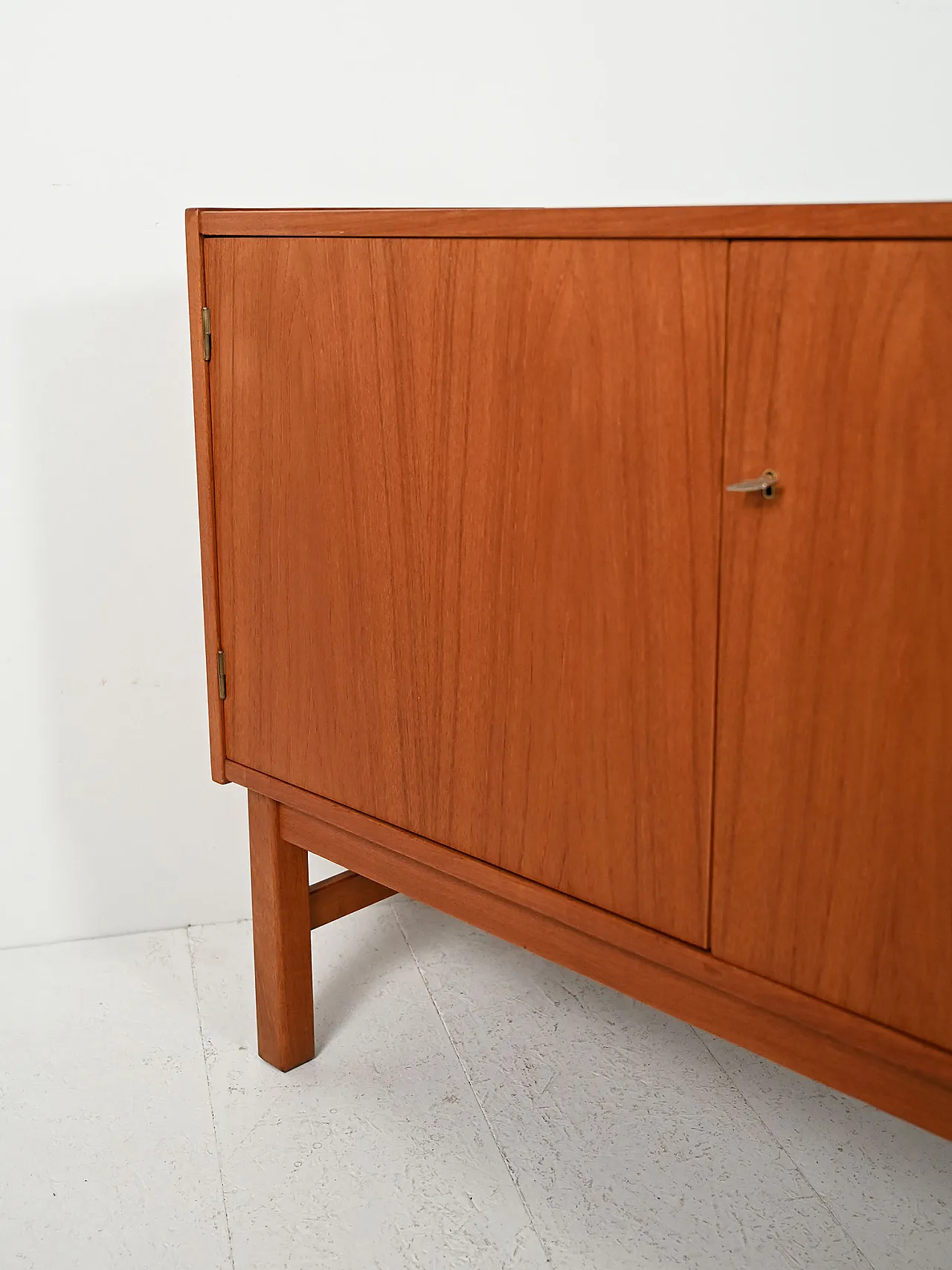 Sideboard scandinavo anni 60 dalle linee geometriche 6