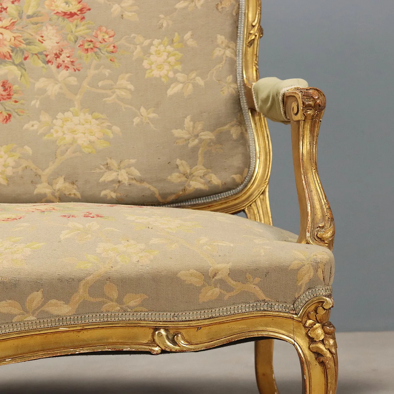 Divano in stile tardo barocco in legno dorato, fine '800 5