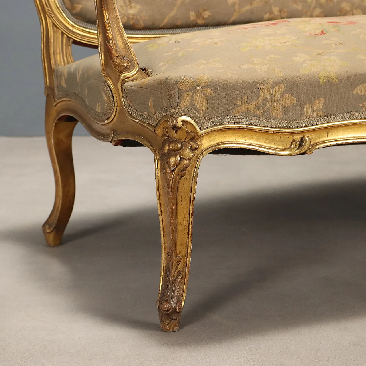 Divano in stile tardo barocco in legno dorato, fine '800 6