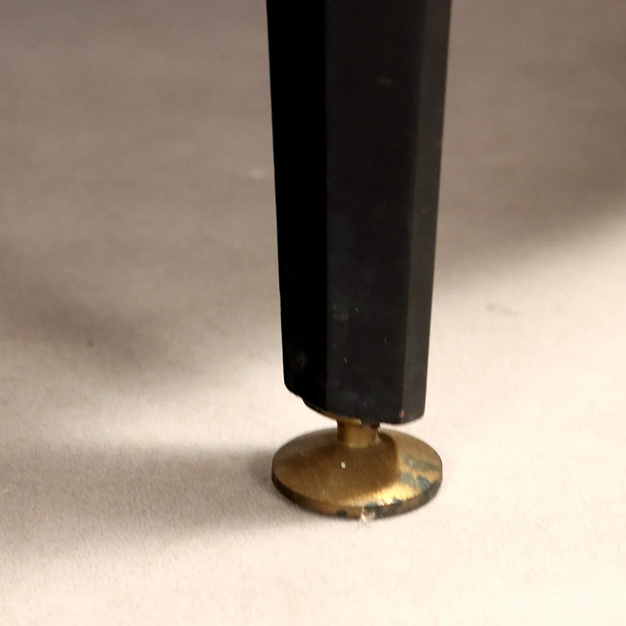 Credenza in impiallacciatura di legno esotico e ottone, '900 6