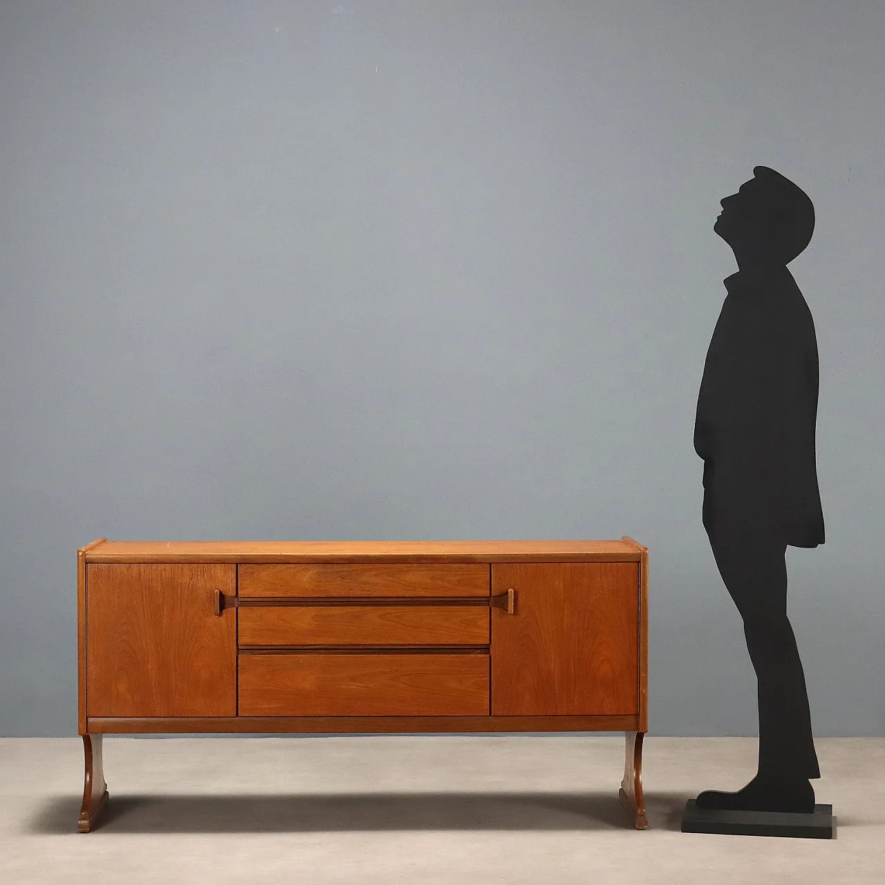 Credenza impiallacciata in teak con ante battenti e cassetti, '900 2