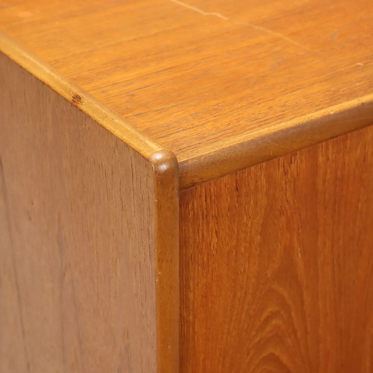 Credenza impiallacciata in teak con ante battenti e cassetti, '900 5