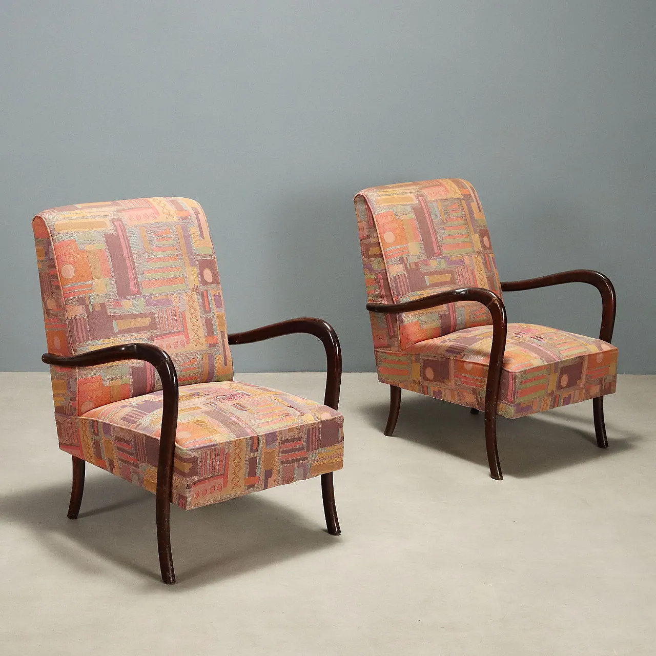 Coppia di poltrone con braccioli in legno a vista, '900 1