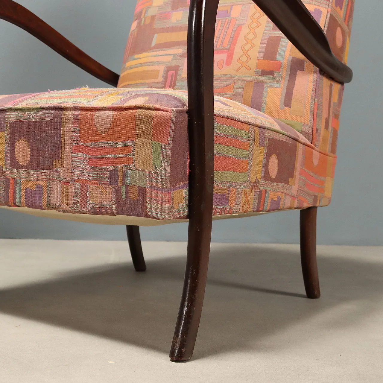 Coppia di poltrone con braccioli in legno a vista, '900 5