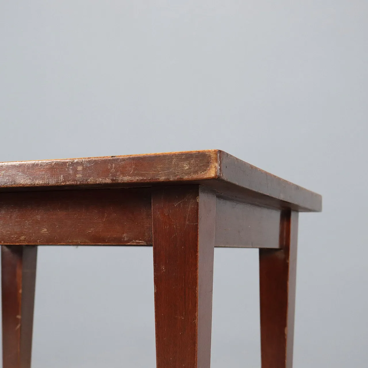 Tavolino in faggio tinto e legno impiallacciato mogano, '900 4