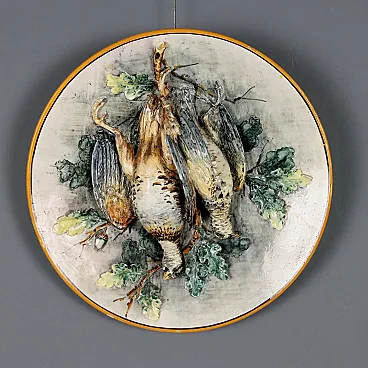 Piatto da esposizione in maiolica raffigurante selvaggina, '900