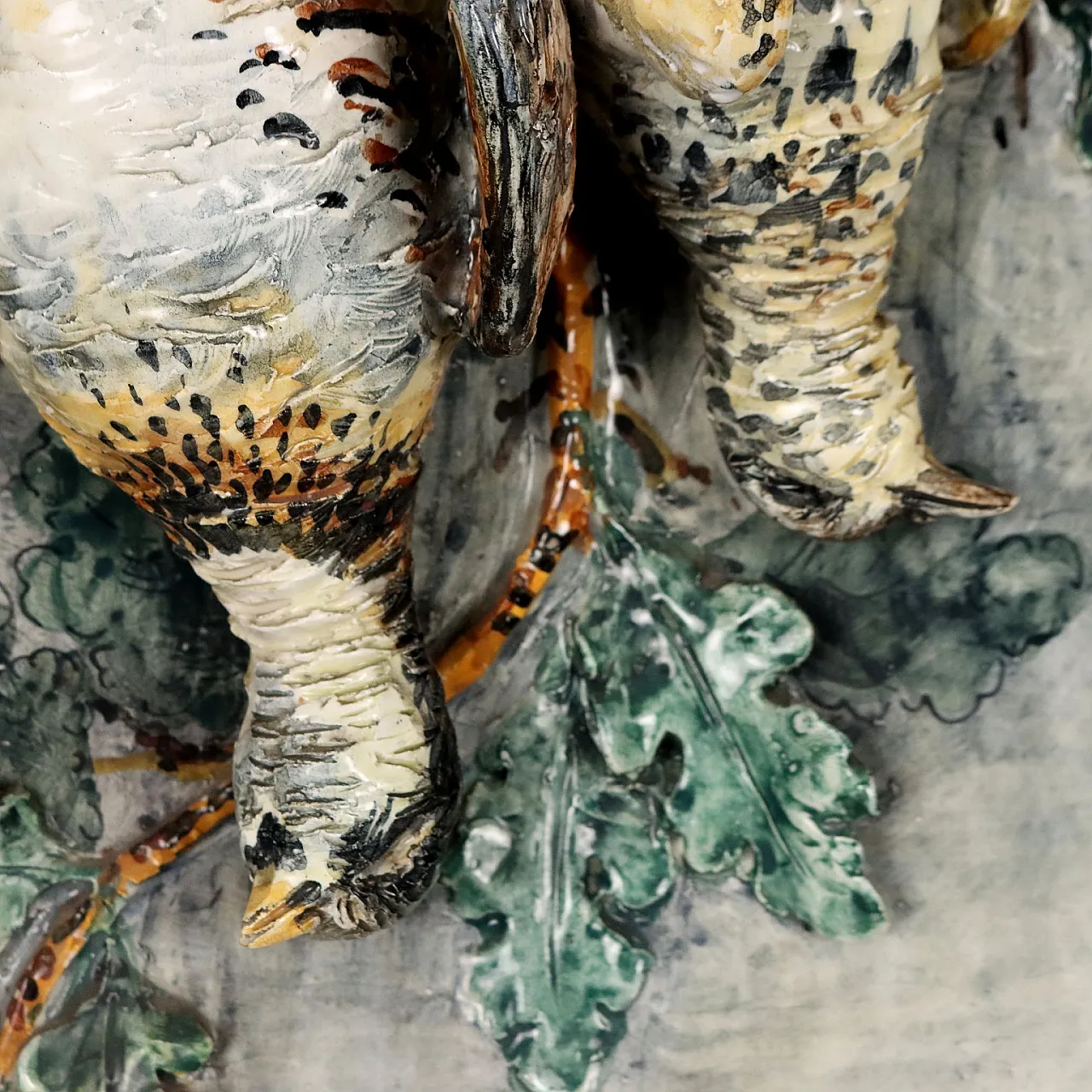 Piatto da esposizione in maiolica raffigurante selvaggina, '900 3