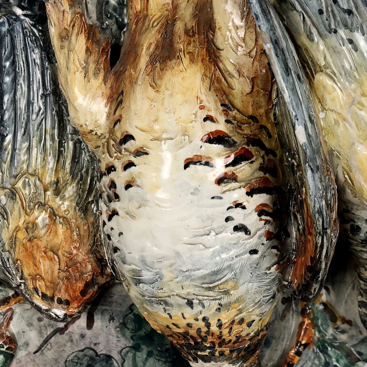 Piatto da esposizione in maiolica raffigurante selvaggina, '900 5