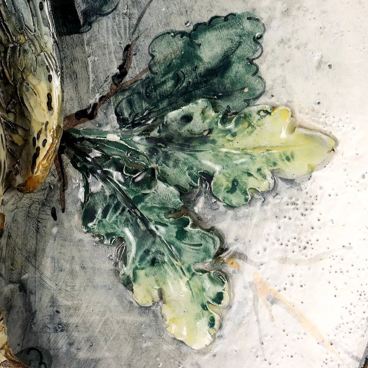 Piatto da esposizione in maiolica raffigurante selvaggina, '900 6