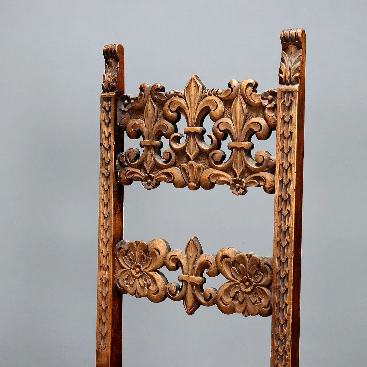 Coppia di sedie in noce in stile barocco, fine '800 4