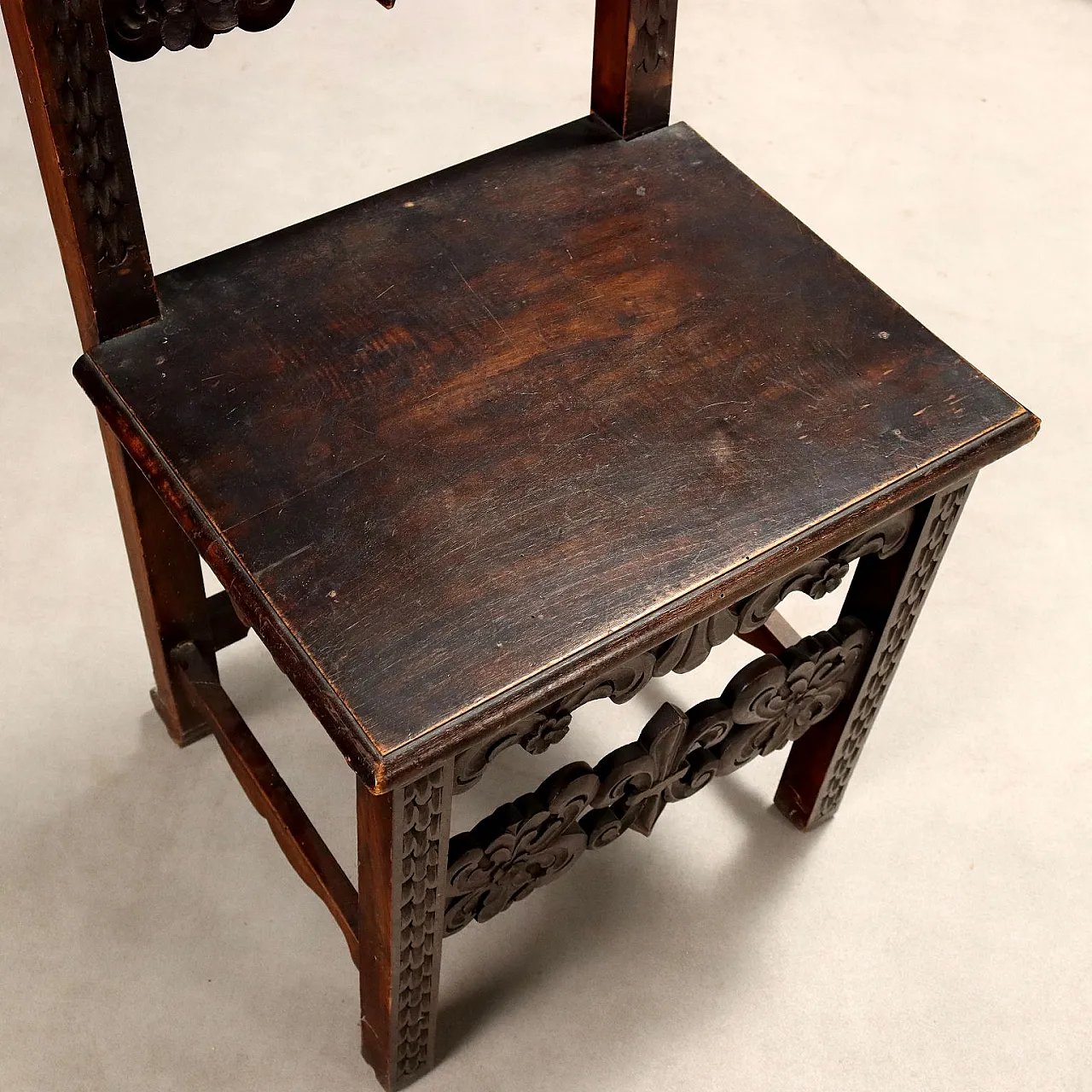 Coppia di sedie in noce in stile barocco, fine '800 5