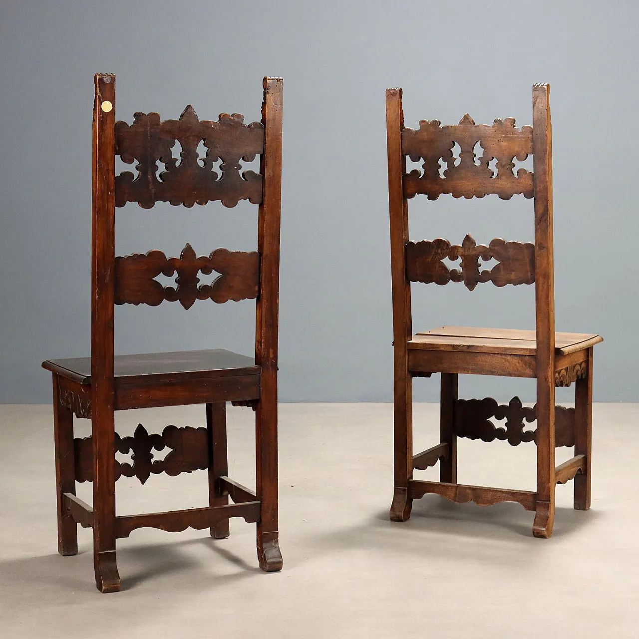 Coppia di sedie in noce in stile barocco, fine '800 10