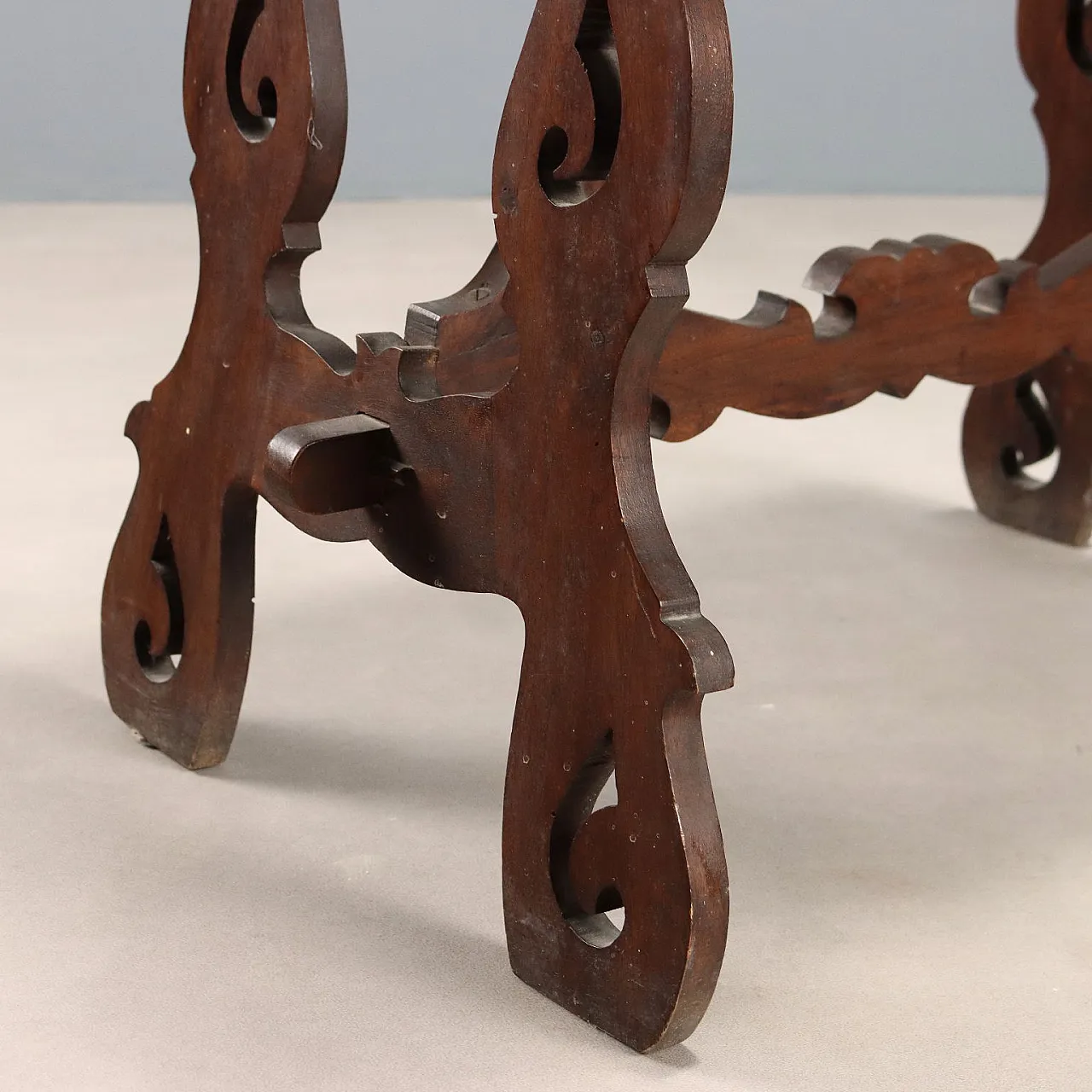 Tavolino in noce, stile refettorio, primo '900 8