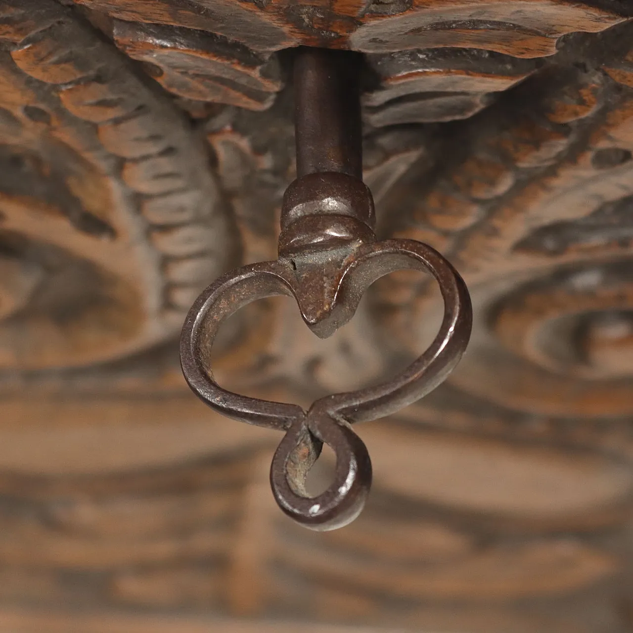 Cassapanca in noce, primo '700 8