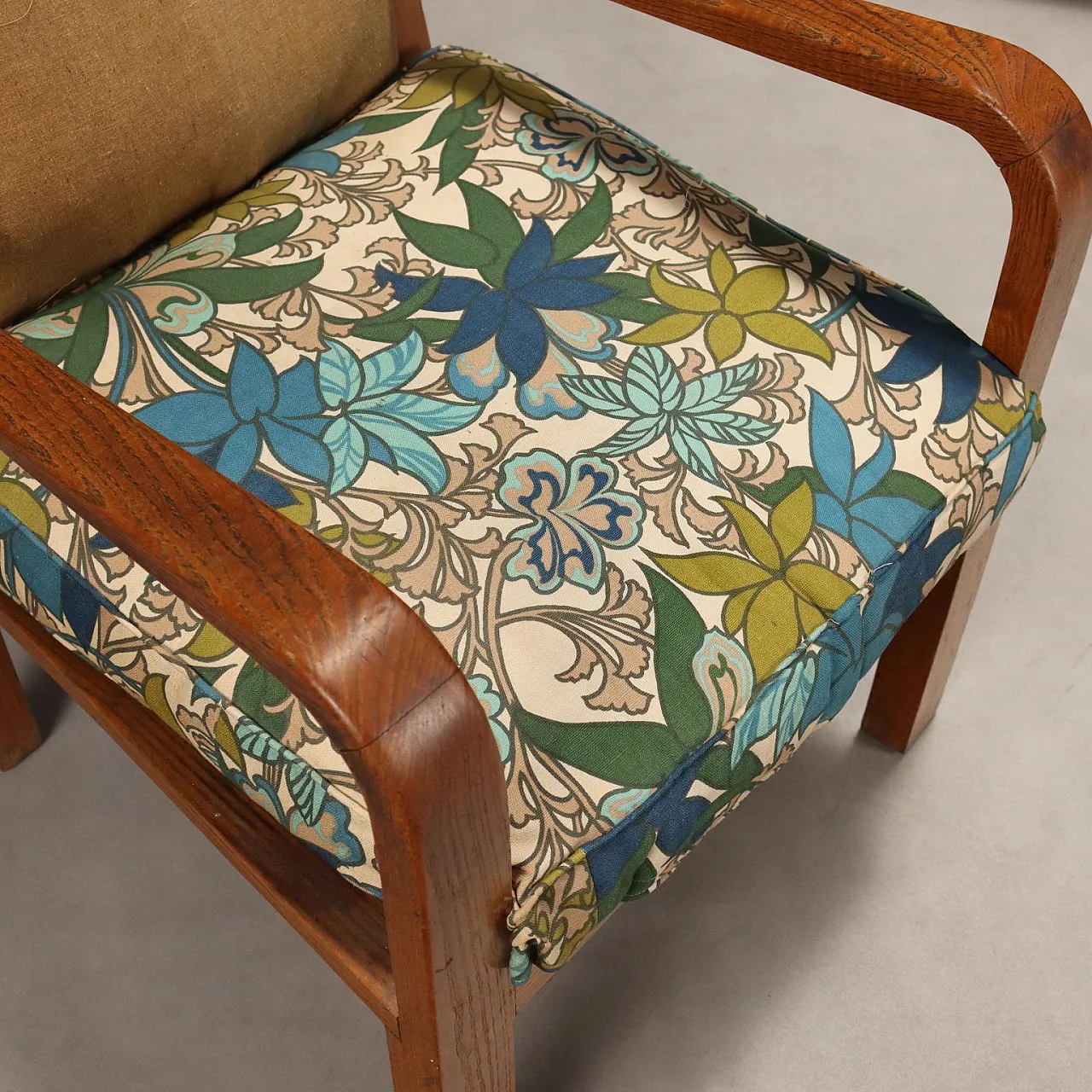 Coppia di poltrone in rovere e tessuto, '900 4